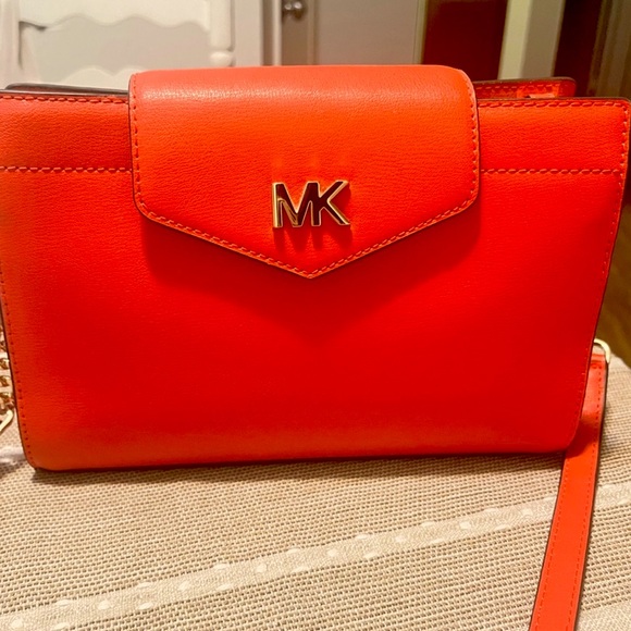 Michael Kors Red Cross Body with gold chains for the strap - Picture 7 of 7